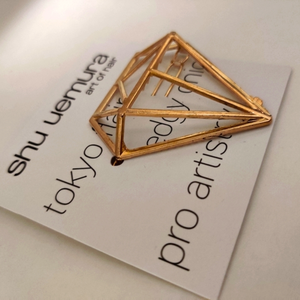 2/$20 NWT Shu Uemura "diamond" 💎 hair clip